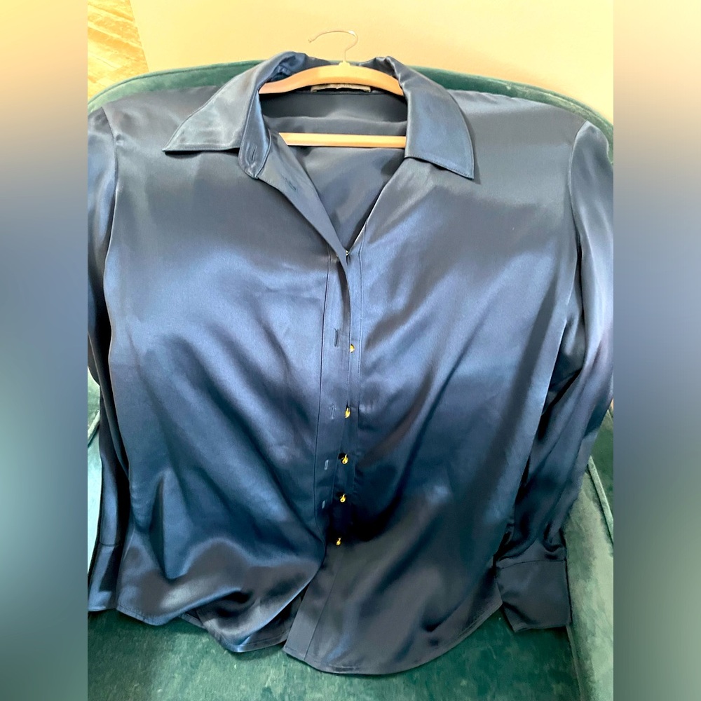 ✨ Ravella Teal Silk Button-Down - Size Medium ✨